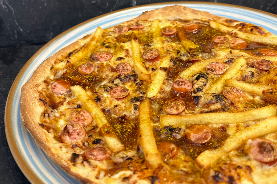 Currywurstpizza