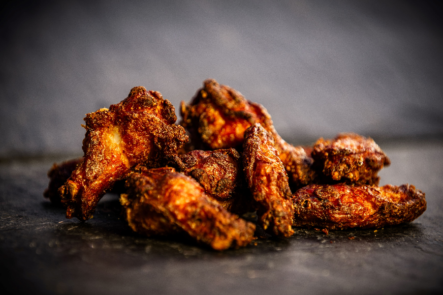 Buffalo Wings Hot 9er mit BBQ Soße